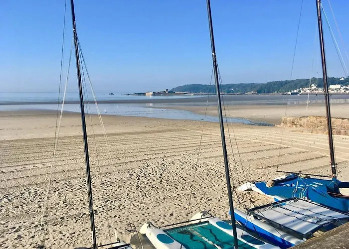 Apartment Fabulous In Historic House In