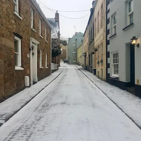 Fabulous In Historic House In Appartement St Aubin